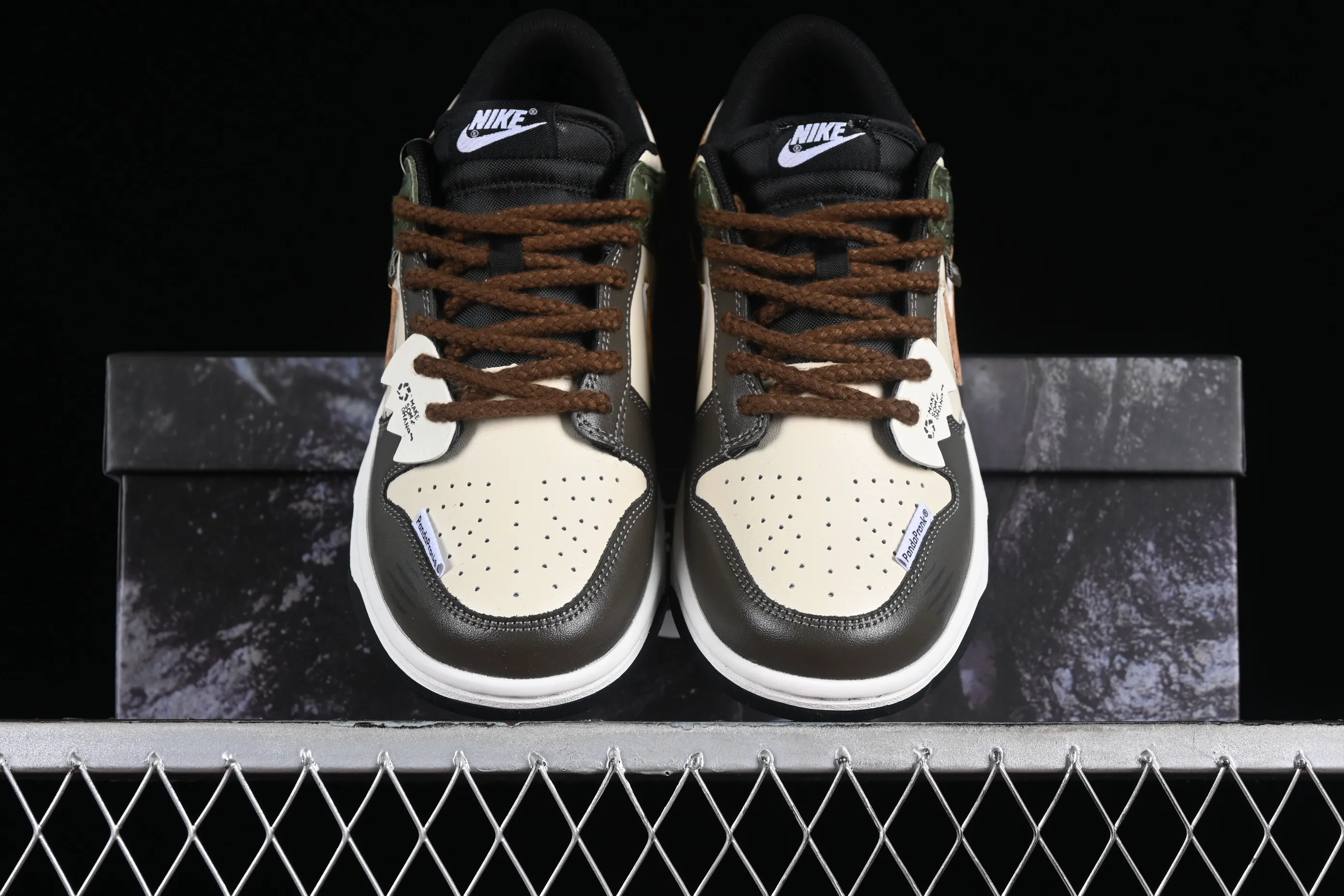 All Categories Nk SB Dunk Series Nk SB Dunk Low Low-top Sneakers Nk Dunk Low Panda Prank Jungle Crossing Forest Crisis SB Low-top Casual Sneakers DV0831-002